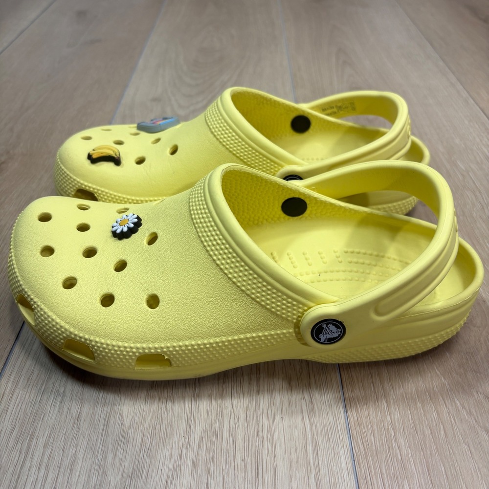 Crocs Classic Clog Lemon Yellow Mens 7 Womens 9 Jibbitz Charms 10001-7C1 - Picture 4 of 7